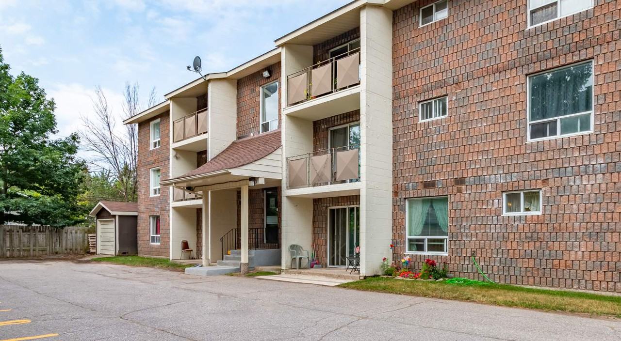 Fox Court Apartments 17 Terry Fox Pl, Sault Ste. Marie, ON P6A 6M9