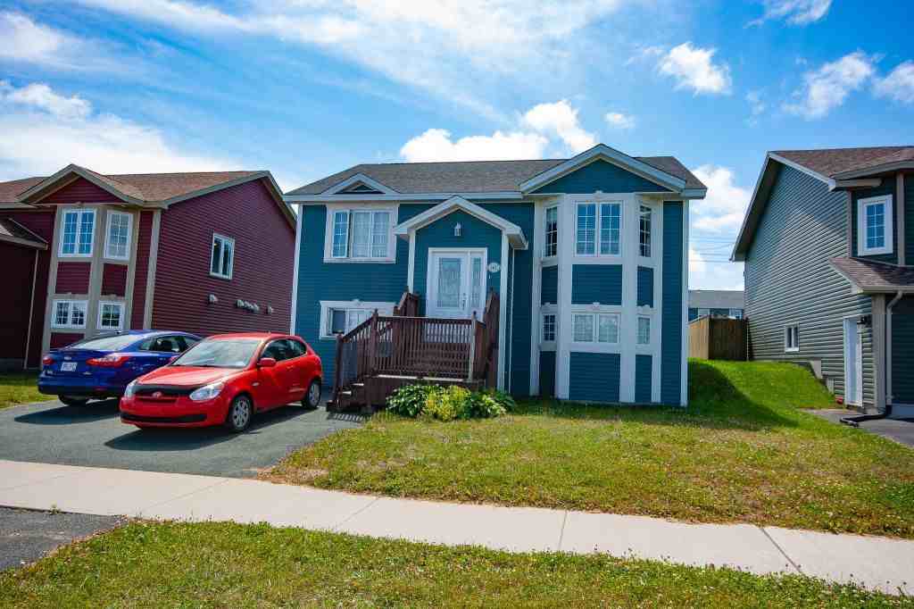3 Bedroom 2 Bath Main Floor Home in KENMOUNT TERRACE! Apartments 141