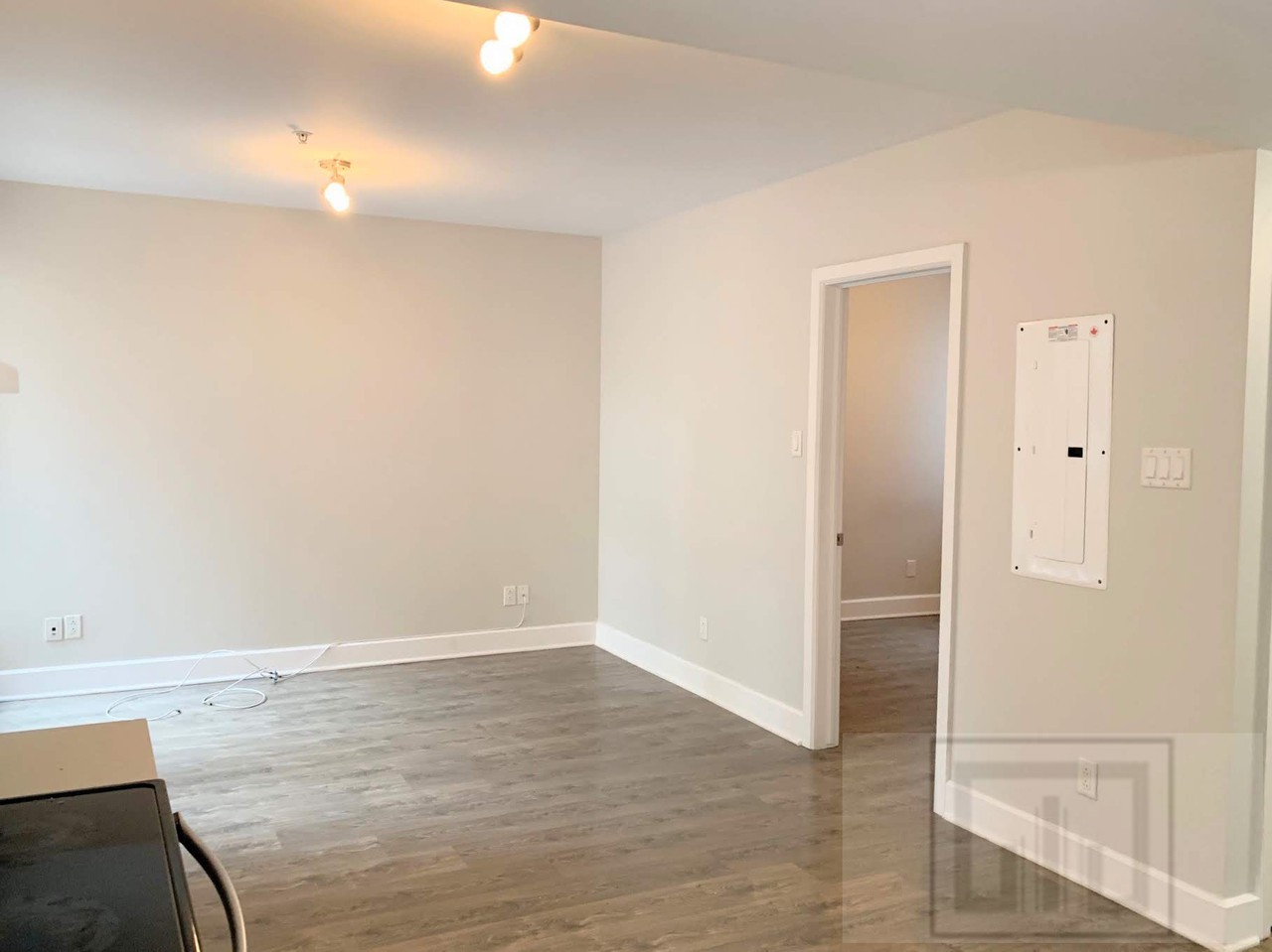 3405 Avenue Benny, Montréal, QC H4B 2 Bedroom Apartment for 1,200