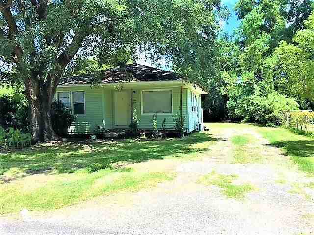 2830 Dowling St, West Orange, TX 77630 2 Bedroom House for 900/month