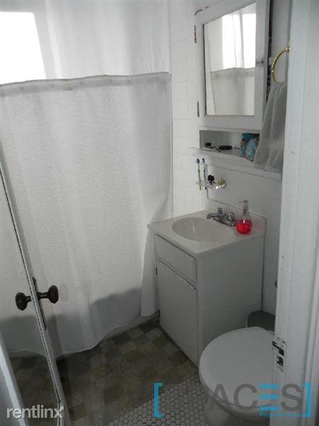 Roscoe and Halsted Studio Apartments N Halsted St, Chicago, IL