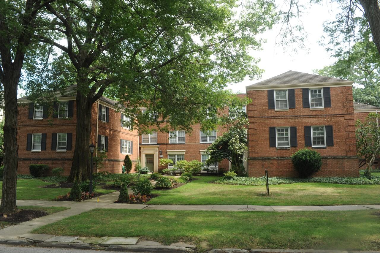 North Moreland Courts Apartments 2555 North Moreland Boulevard