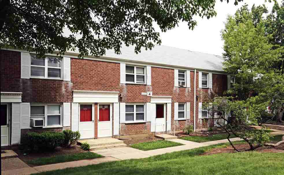 Ridgefield Gardens Apartments 930 Banta Pl, Ridgefield, NJ 07657 Zumper