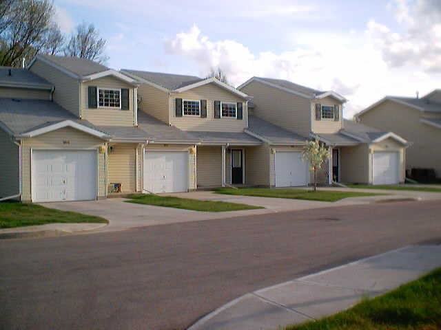 Caravelle Apartments and Townhomes 7582 Miami Plaza, Omaha, NE 68134