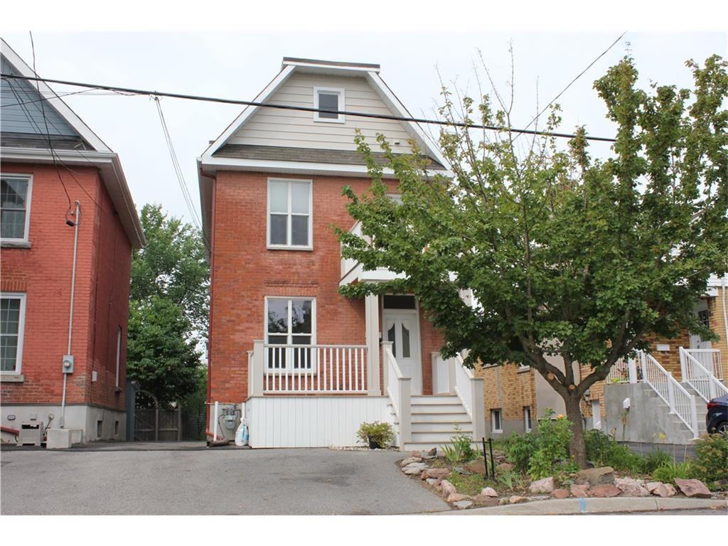 332 Tweedsmuir Avenue, Ottawa, ON K1Z 5N4, Canada 3 bedroom House