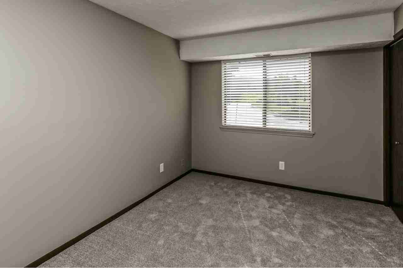 Edgewater Court Apartments 12418 Burt Plz, Omaha, NE 68154 Zumper