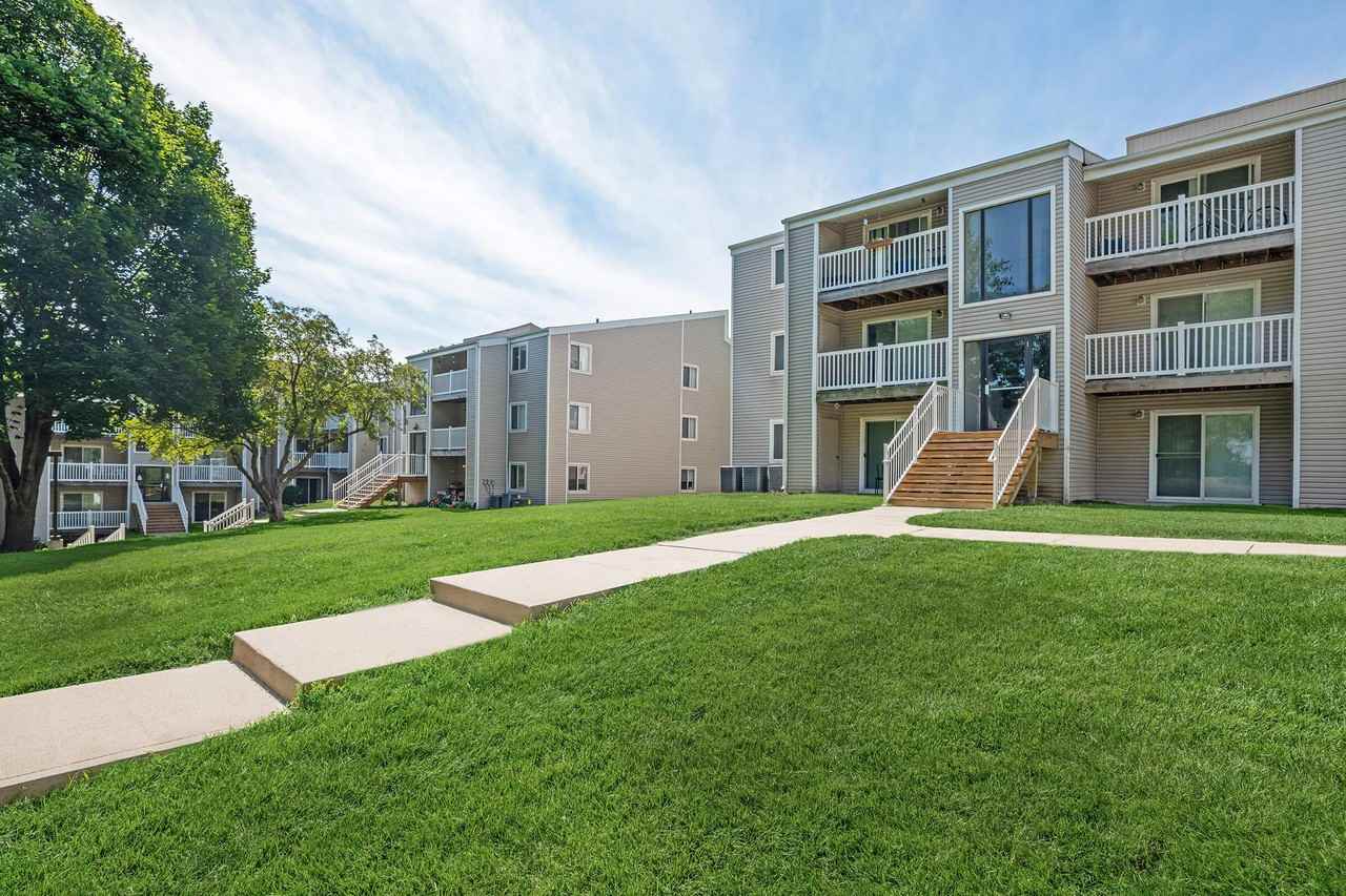 Grover Square Apartments 6801 A Plz, Omaha, NE 68106 Zumper