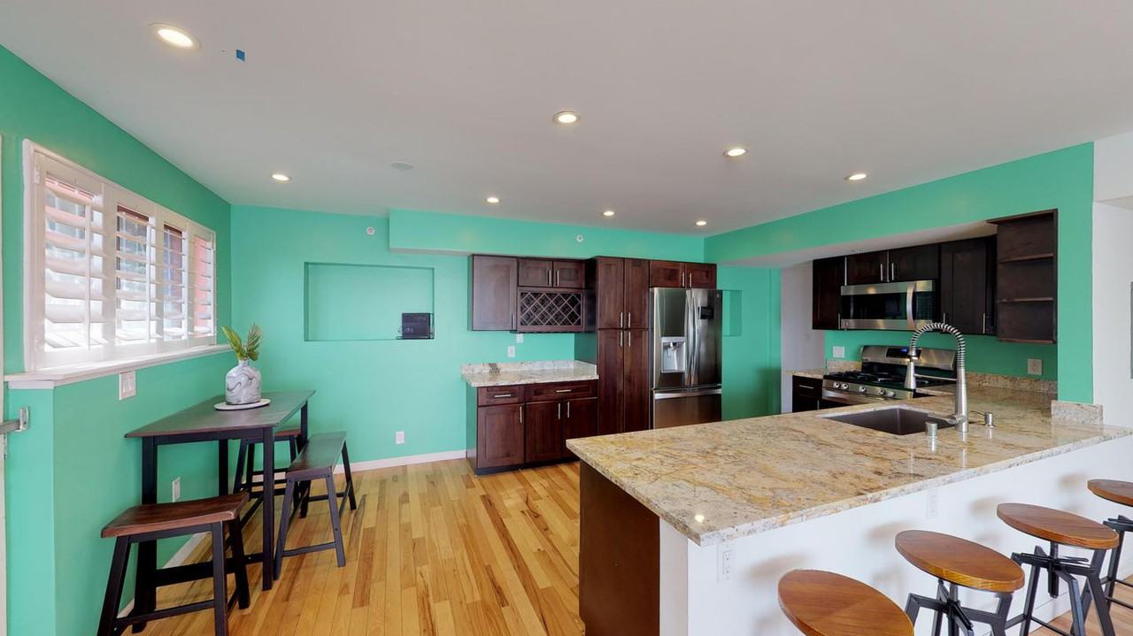 Inviting Bernal Heights home with amazing city views Apartments in San