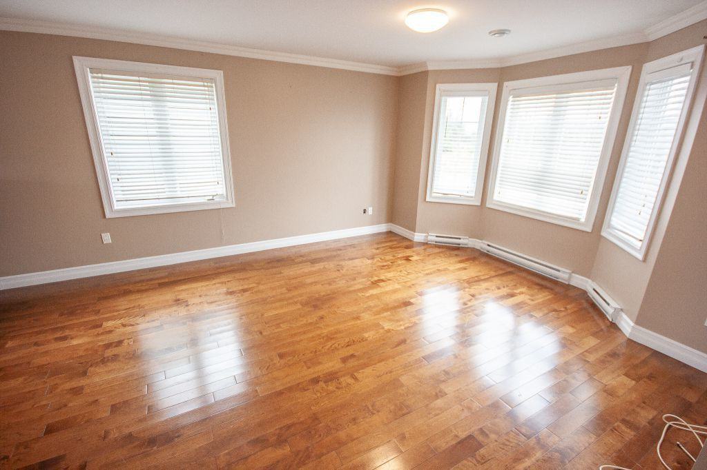 3 Bedroom 2 Bath Main Floor Home in KENMOUNT TERRACE! Apartments 141