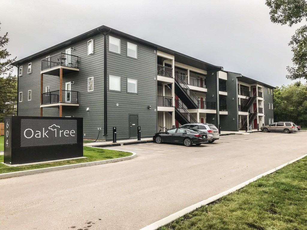604 Oak Tree Steinbach MB Apartments 604 Main Street, Steinbach, MB