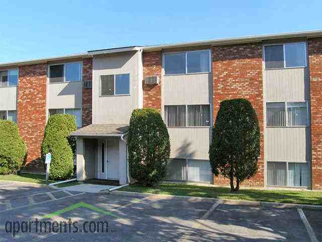 Western Hills Apartments 444 Meshanticut Valley Pkwy, Cranston, RI