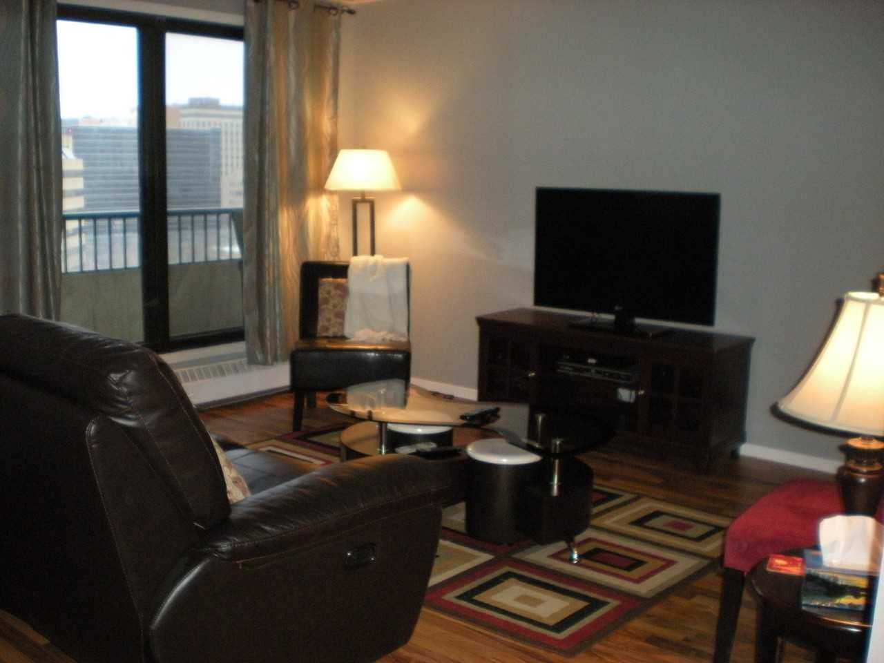 10175 114th Street, Edmonton, AB T5K 2L4 1 Bedroom Condo for 1,250