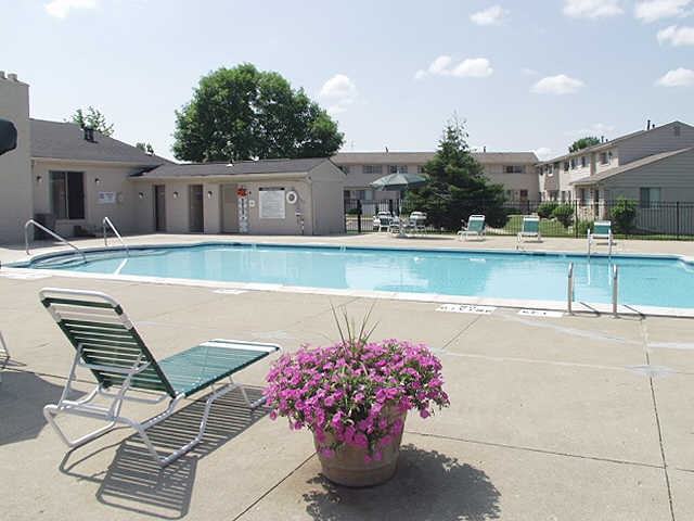 Auburn Village Townhomes Apartments 1 Grantour Ct, Pontiac, MI 48340