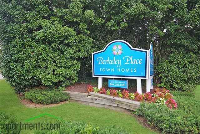 Berkeley/Warwick Place Townhomes Apartments 2231 Chalfont Dr