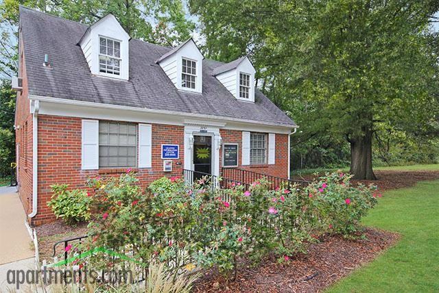 Berkeley/Warwick Place Townhomes Apartments 2231 Chalfont Dr