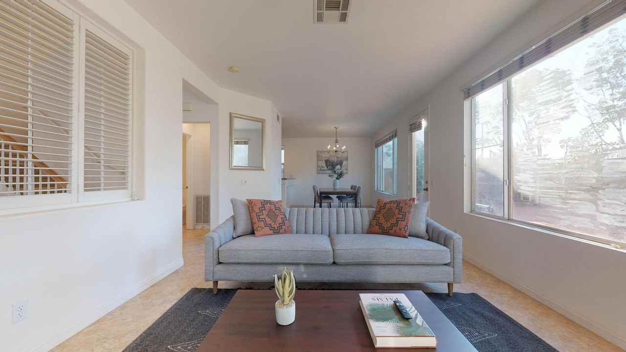 Beautiful Sorrento Valley home with spacious backyard Apartments in San