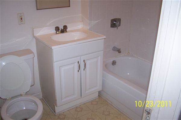 Van Dyke & 10 Mile Apartments in Center Line, Center Line, MI 48015