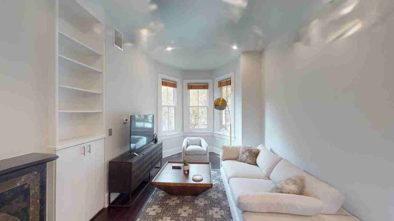 Delightful Logan Circle townhome with patio Apartments in Washington