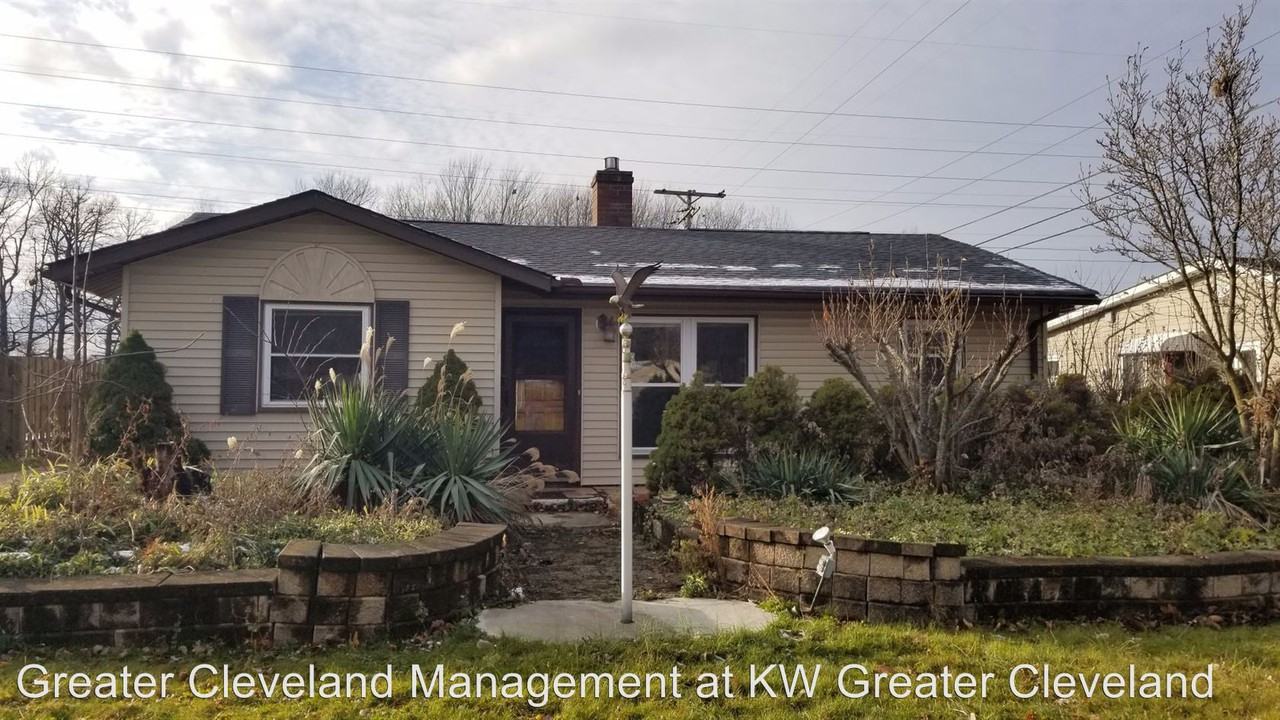 421 Holly Drive, Berea, OH 44017 3 Bedroom House for Rent for 1,150