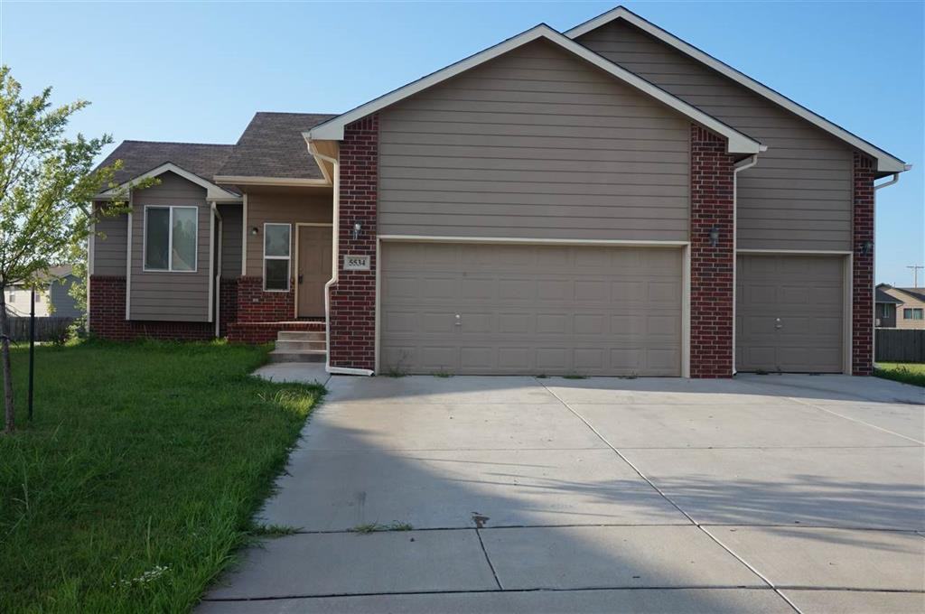 5534 S Meadowview Ct, OaklawnSunview, KS 67216 3 Bedroom House for