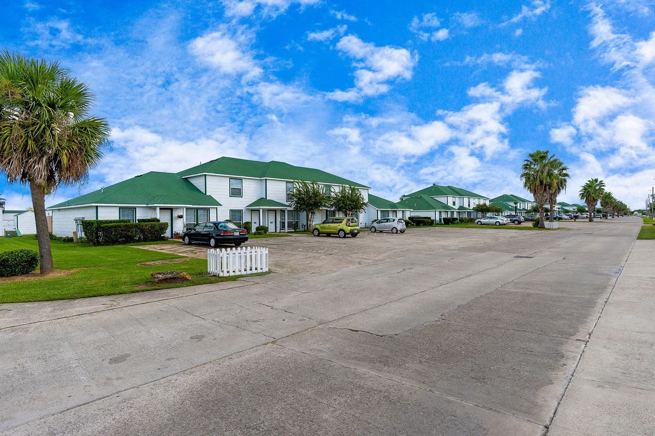 2100 Caroline St Apartments in Dickinson, TX 77539 Zumper