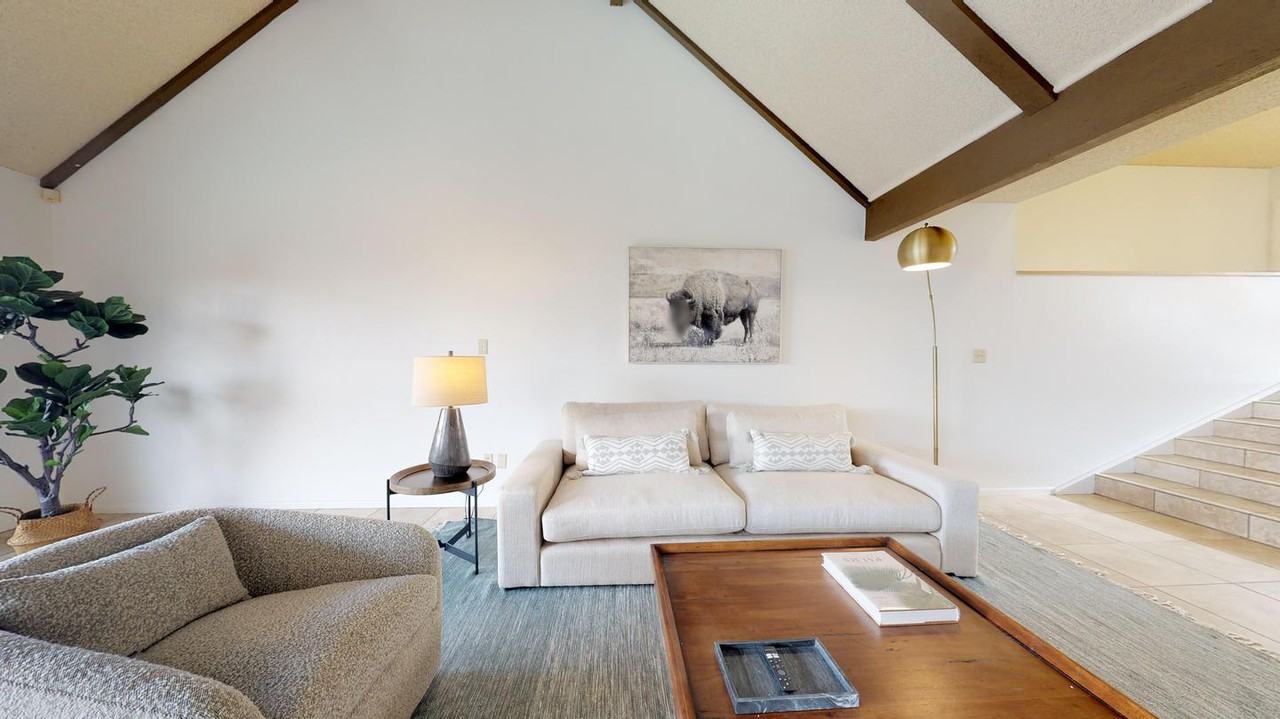 Wonderful University City home with outdoor pool Apartments in San