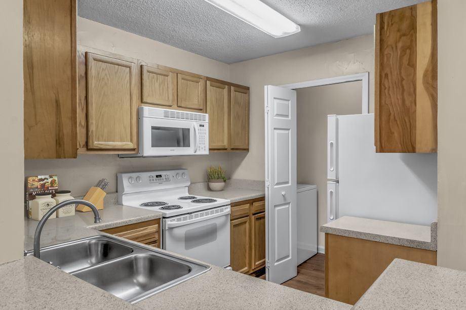 Camden Touchstone Apartments 9200 Westbury Woods Dr, Charlotte, NC