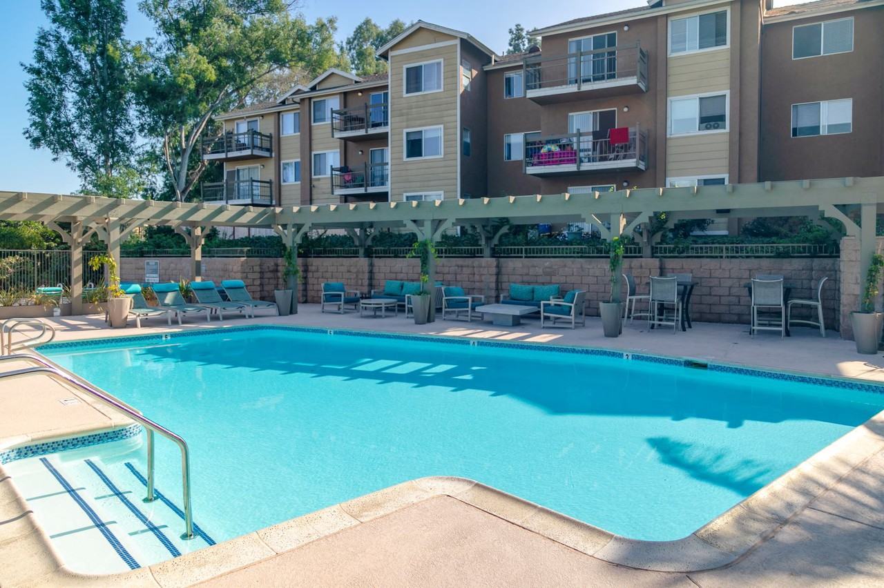 The Avenue at Carlsbad Apartments 2262 Avenida Magnifica, Carlsbad