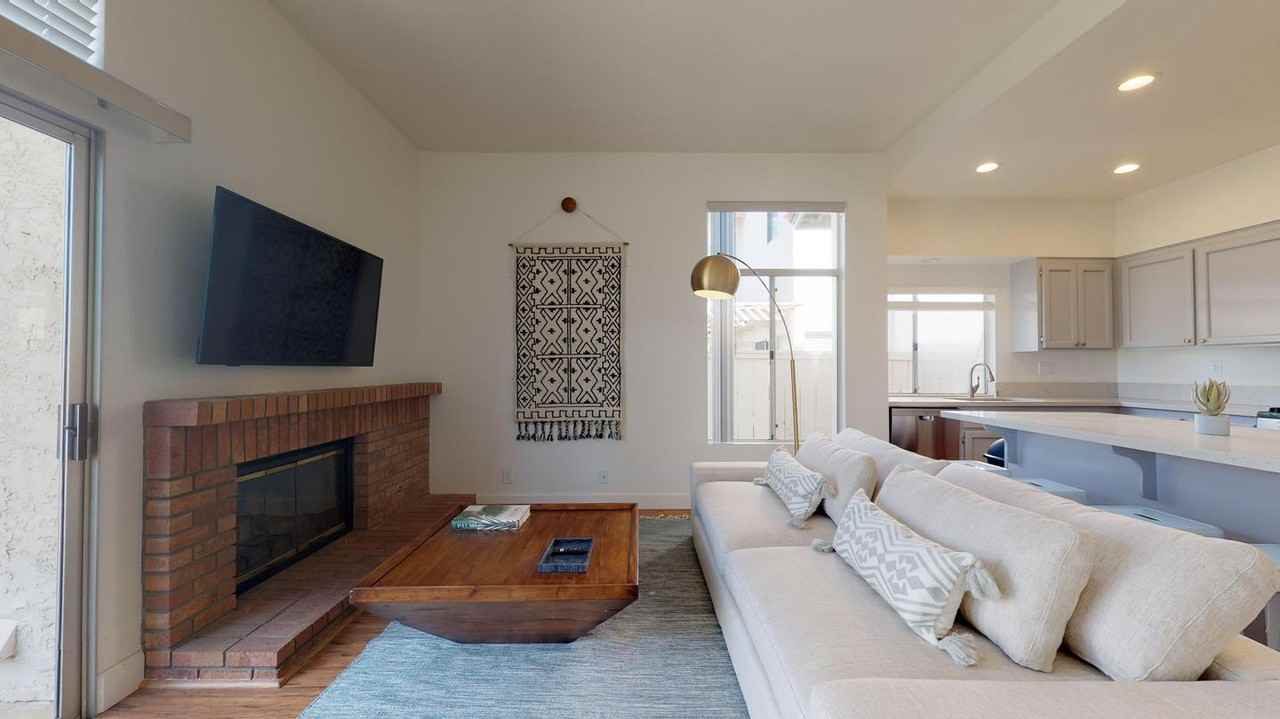 Bright Rancho Penasquitos home near Black Mountain Park Apartments in