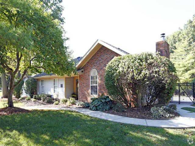 Oakwood Apartments & Townhomes 1599 Twin Oaks Dr, Toledo, OH 43615