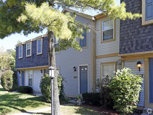 Oakwood Apartments & Townhomes 1599 Twin Oaks Dr, Toledo, OH 43615