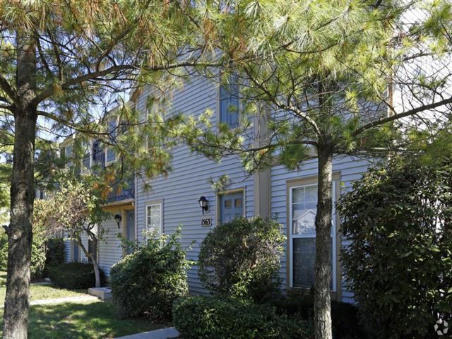 Oakwood Apartments & Townhomes 1599 Twin Oaks Dr, Toledo, OH 43615