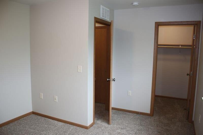 Vermillion Madison Park Apartments 315 N Norbeck St, Vermillion, SD