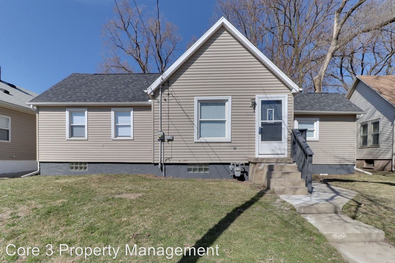 1203 W. Mulberry, Bloomington, IL 61701 3 Bedroom House for Rent for