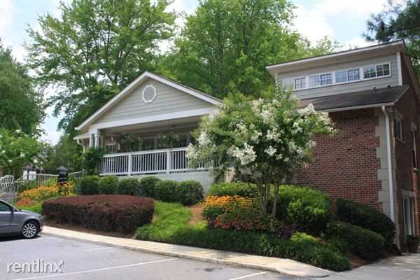 Crown Molding/Walkin Closets 2/2 1222 SQFT 1020 Apartments in Sandy