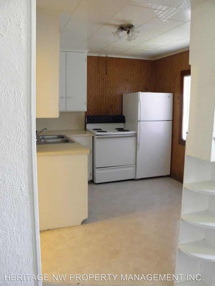 109, 111 9TH AVE Apartments 109 111 9th Av, Sweet Home, OR 97386