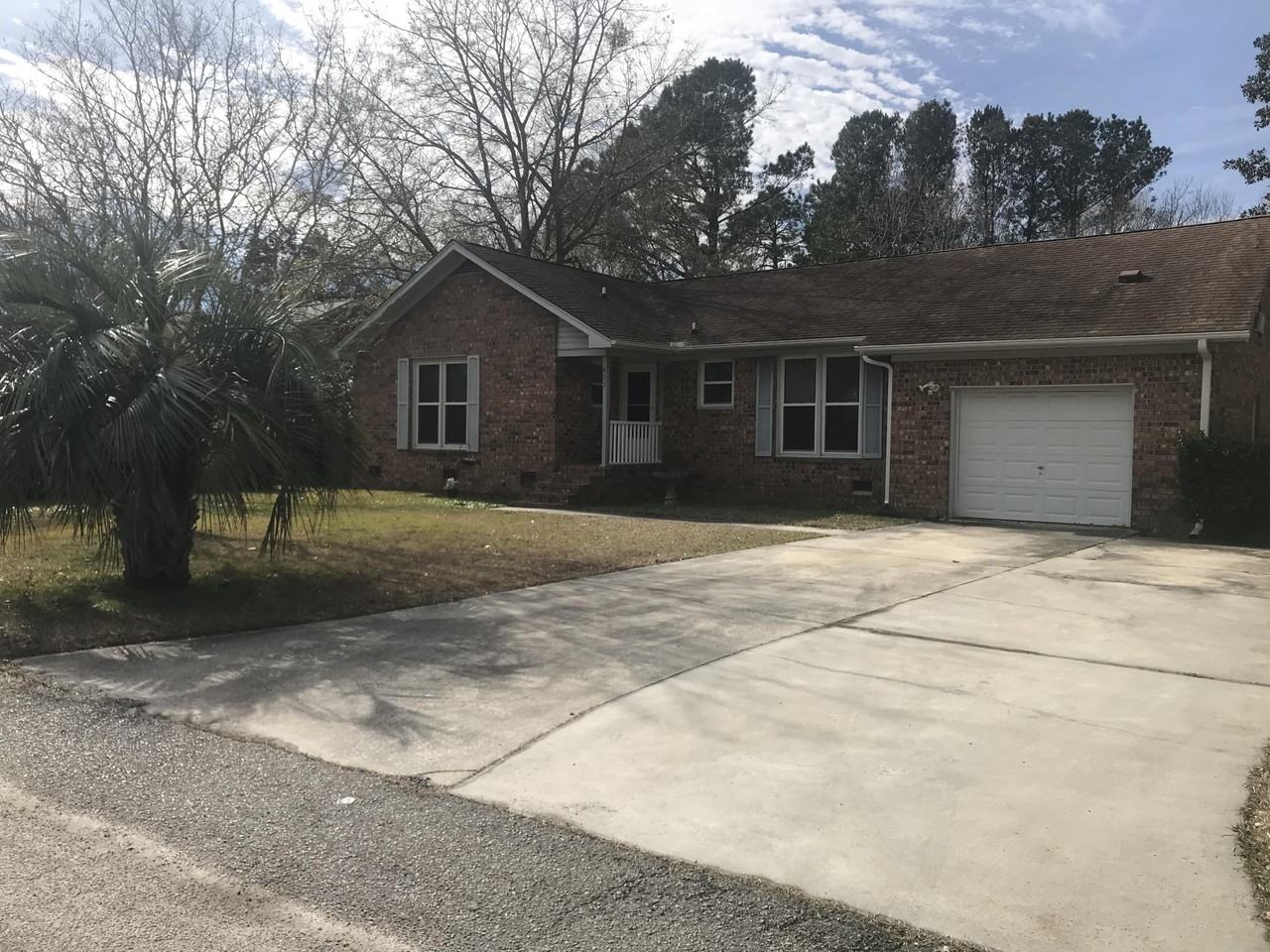 405 Kershaw Rd, Sangaree, SC 29486 3 Bedroom House for 2,000/month