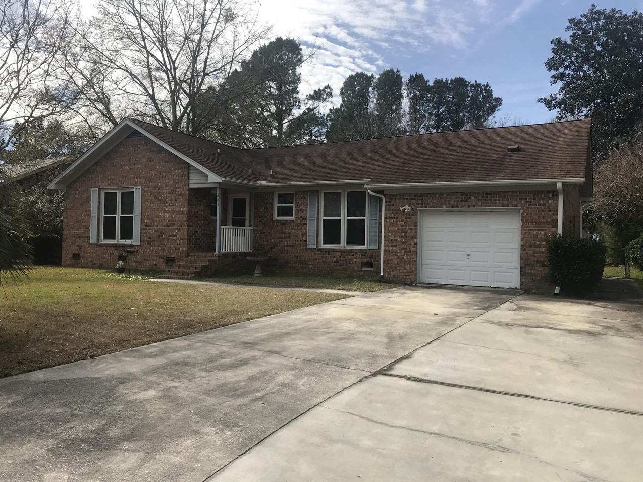 405 Kershaw Rd, Sangaree, SC 29486 3 Bedroom House for 2,000/month