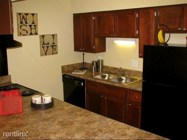 Space GALORE.Oversized Floorplans.Newly Renovated units. Apartments in
