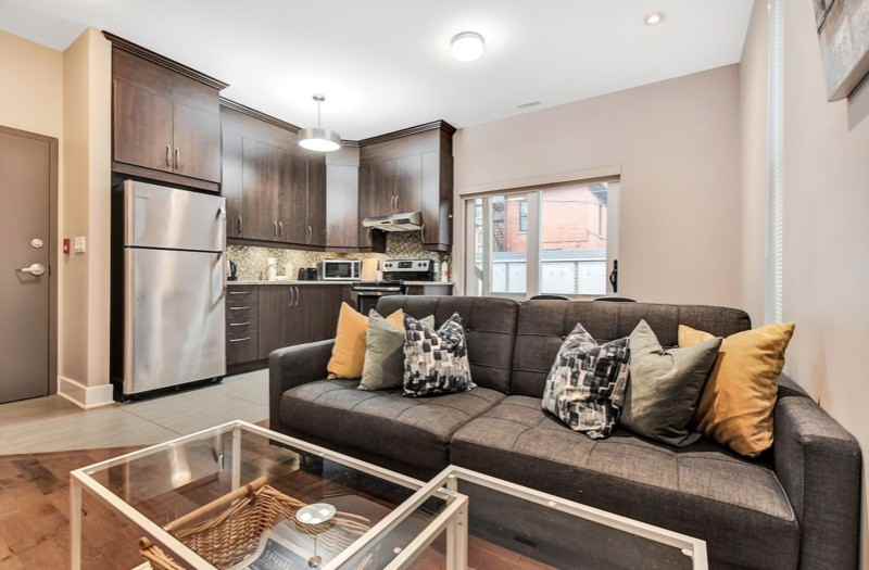 355 Gilmour Street, Ottawa, ON K2P 0R3 2 Bedroom Apartment for 1,950