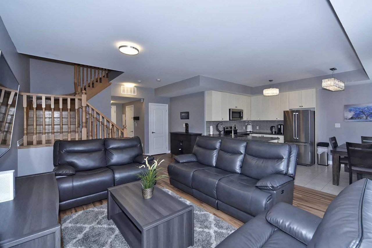 3865 Major Mackenzie Drive West, Vaughan, ON L4H 3L9 2 Bedroom House