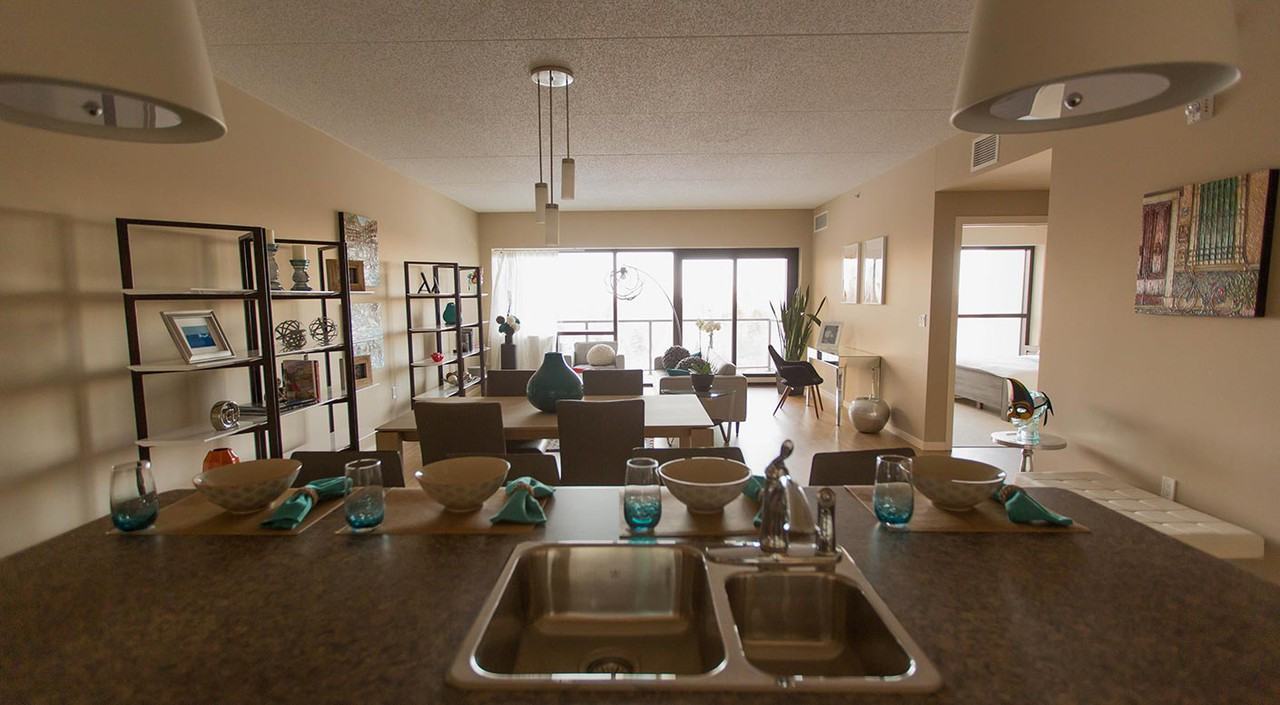 300 Assiniboine Avenue, Winnipeg, MB R3C 0T1 2 Bedroom Apartment for