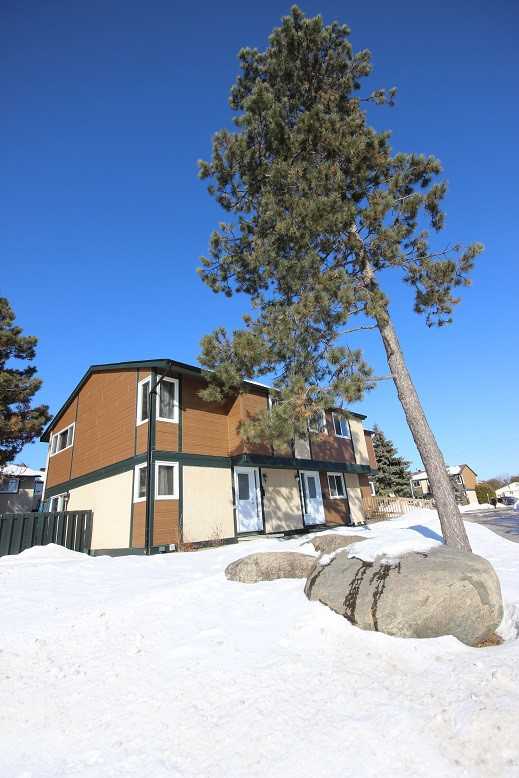 1449 Ridgebrook Drive, Ottawa, ON K1B 4H1 4 Bedroom House for 1,795