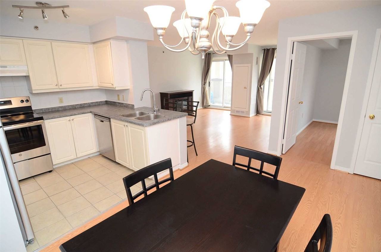 75 Weldrick Road East, Richmond Hill, ON L4C 0H9 2 Bedroom Condo for