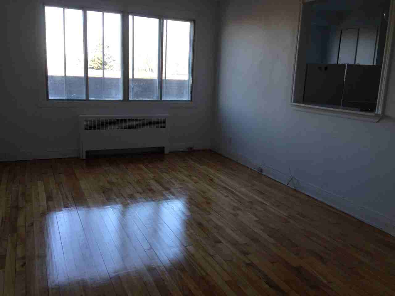 3205 Avenue Ellendale, Montréal, QC H3S 1W7 1 Bedroom Apartment for