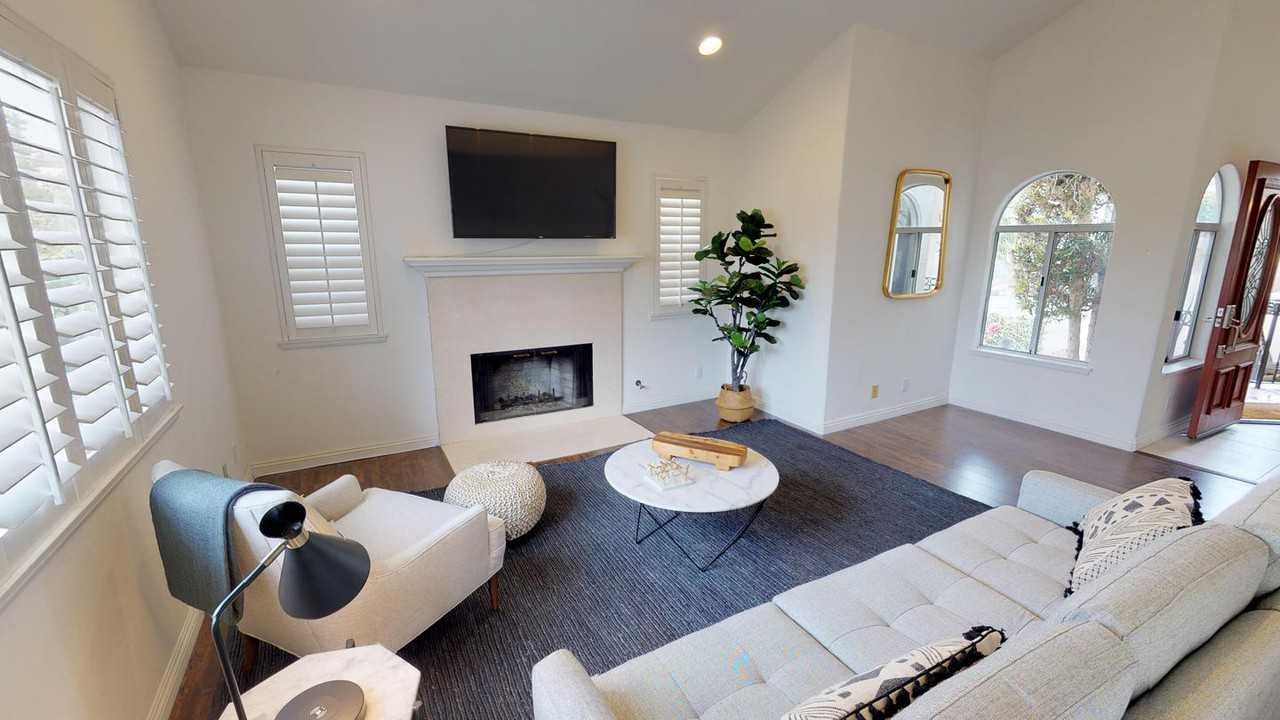 Wonderful North Redondo home with quaint yard Apartments in Redondo