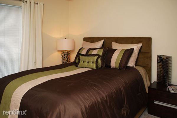 Beautiful, Lush Community Close to Grocery, Convenience Stores