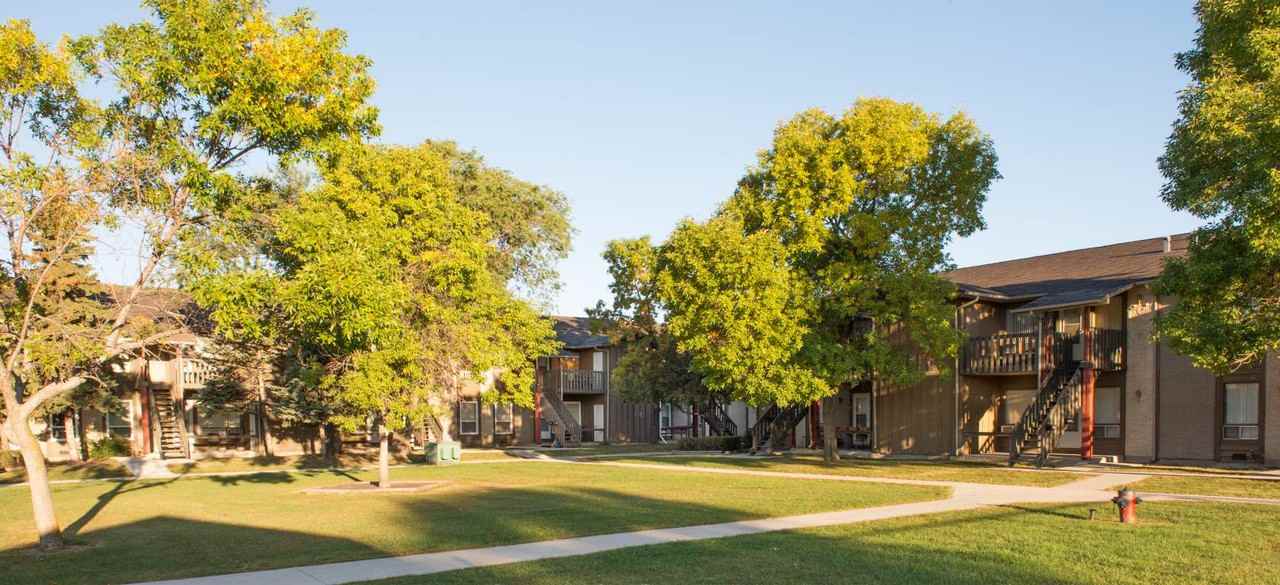 Tyndall Gardens Apartments 15820 Keewatin St, Winnipeg, MB R2R 0Z5 Zumper