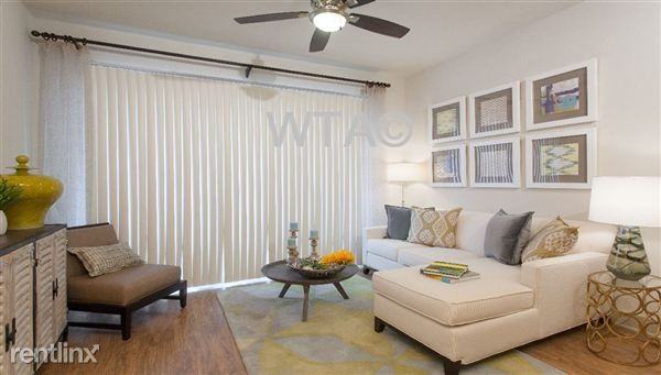 Moments from Downtown & The University of Texas Campus Apartments in