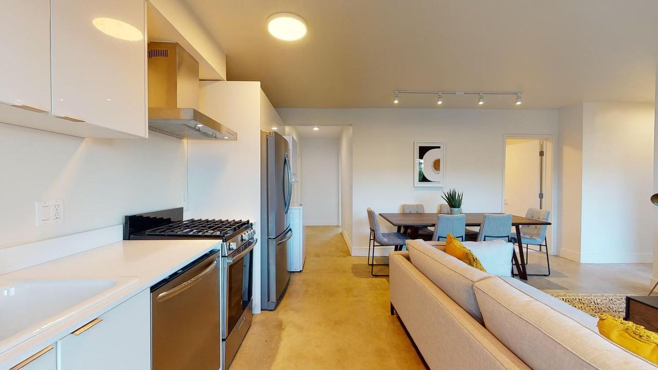 Contemporary Glassell Park apartment just off the 2 Apartments in Los